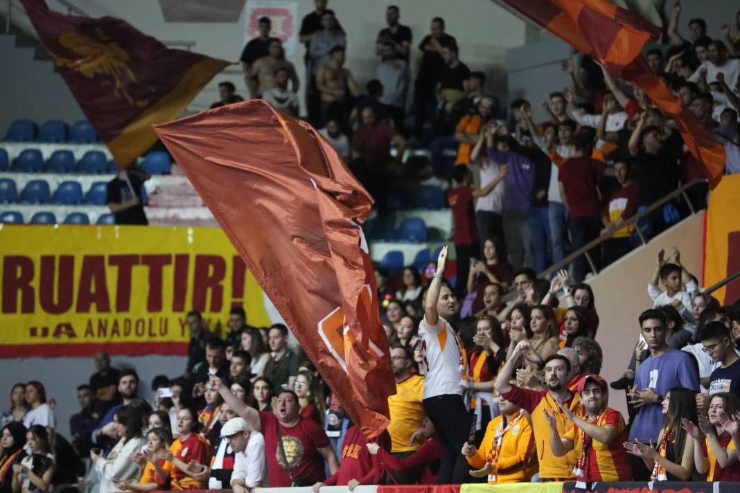 Fenerbahçe derbide Galatasaray'ı devirdi. Maçtan müthiş fotoğraflar 1